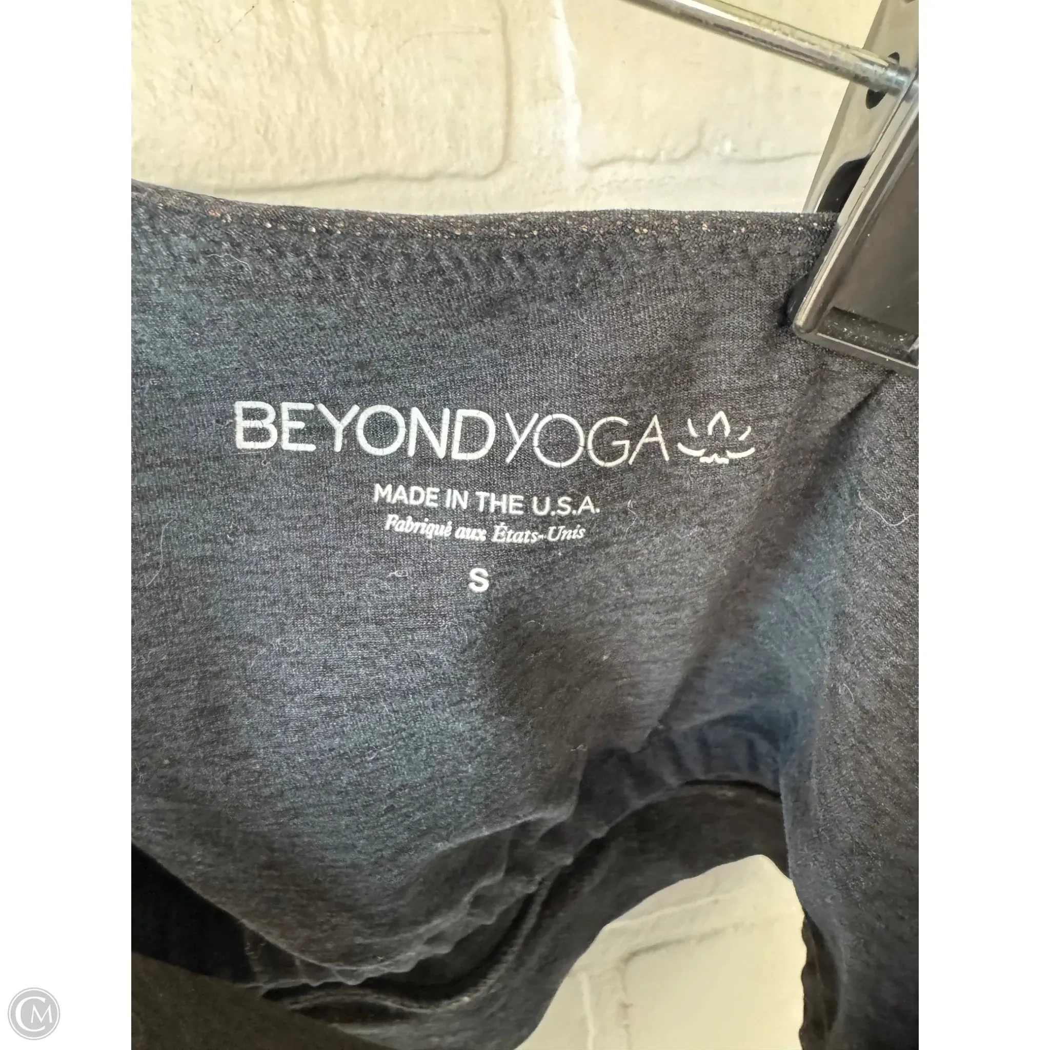 Athletic Bra By Beyond Yoga In Black & Gold. Size: S