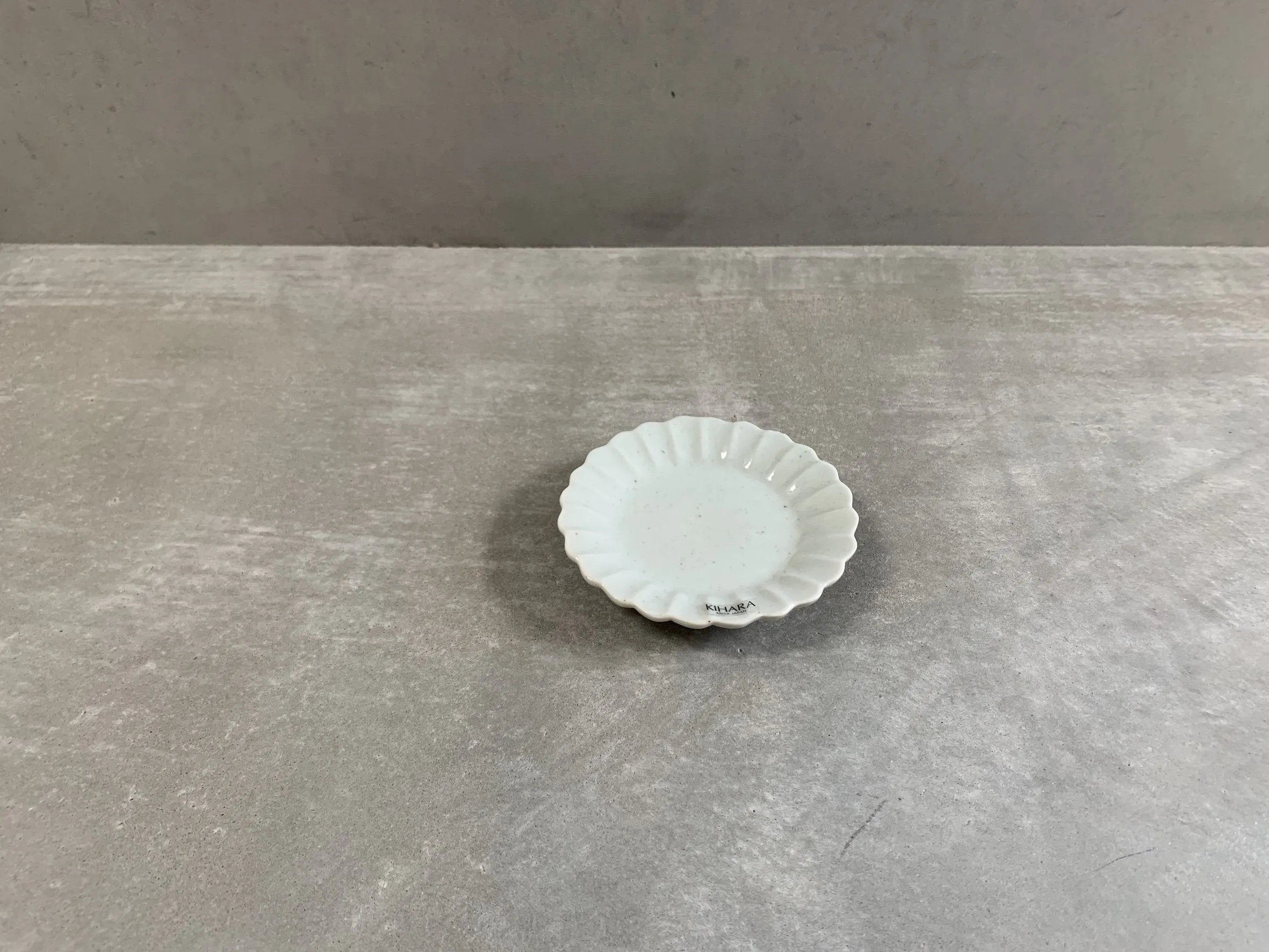 Kihara Arita Kohakuji Mame Plate Chrysanthemum