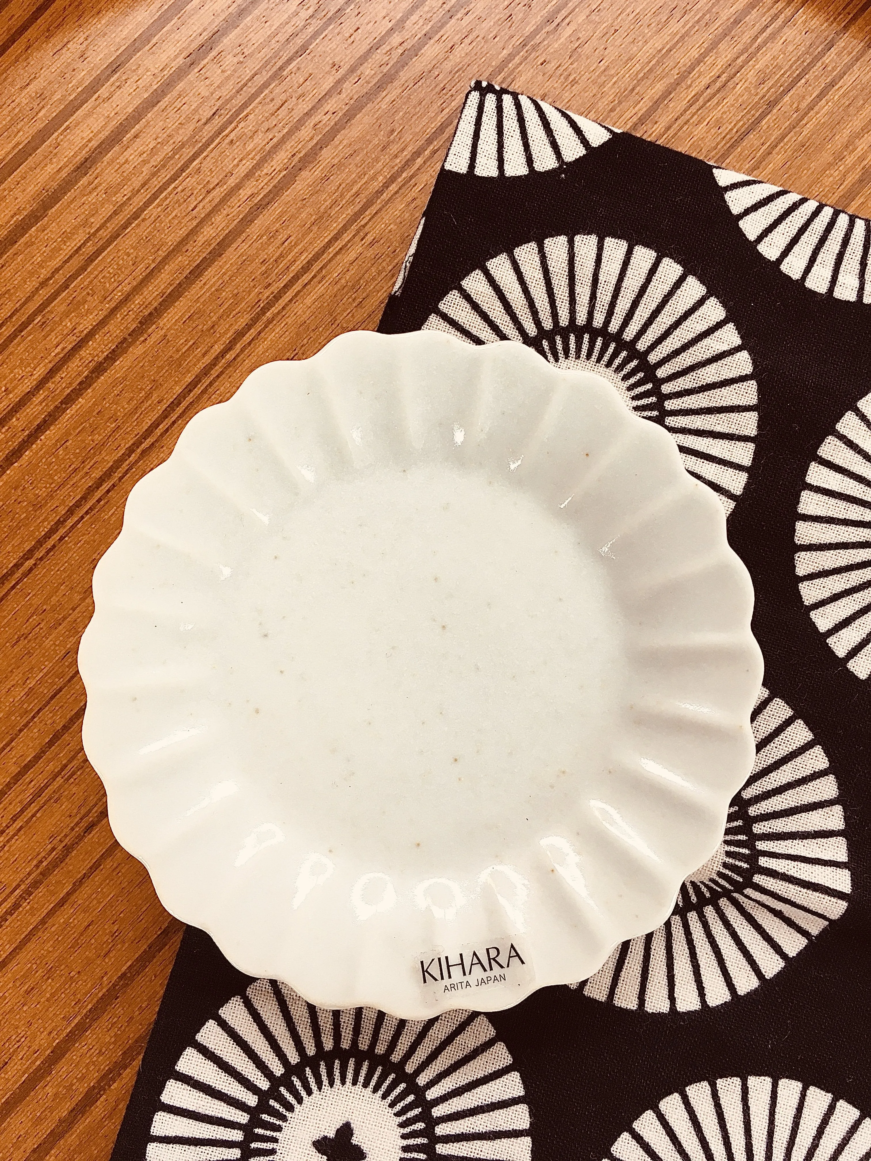 Kihara Arita Kohakuji Mame Plate Chrysanthemum