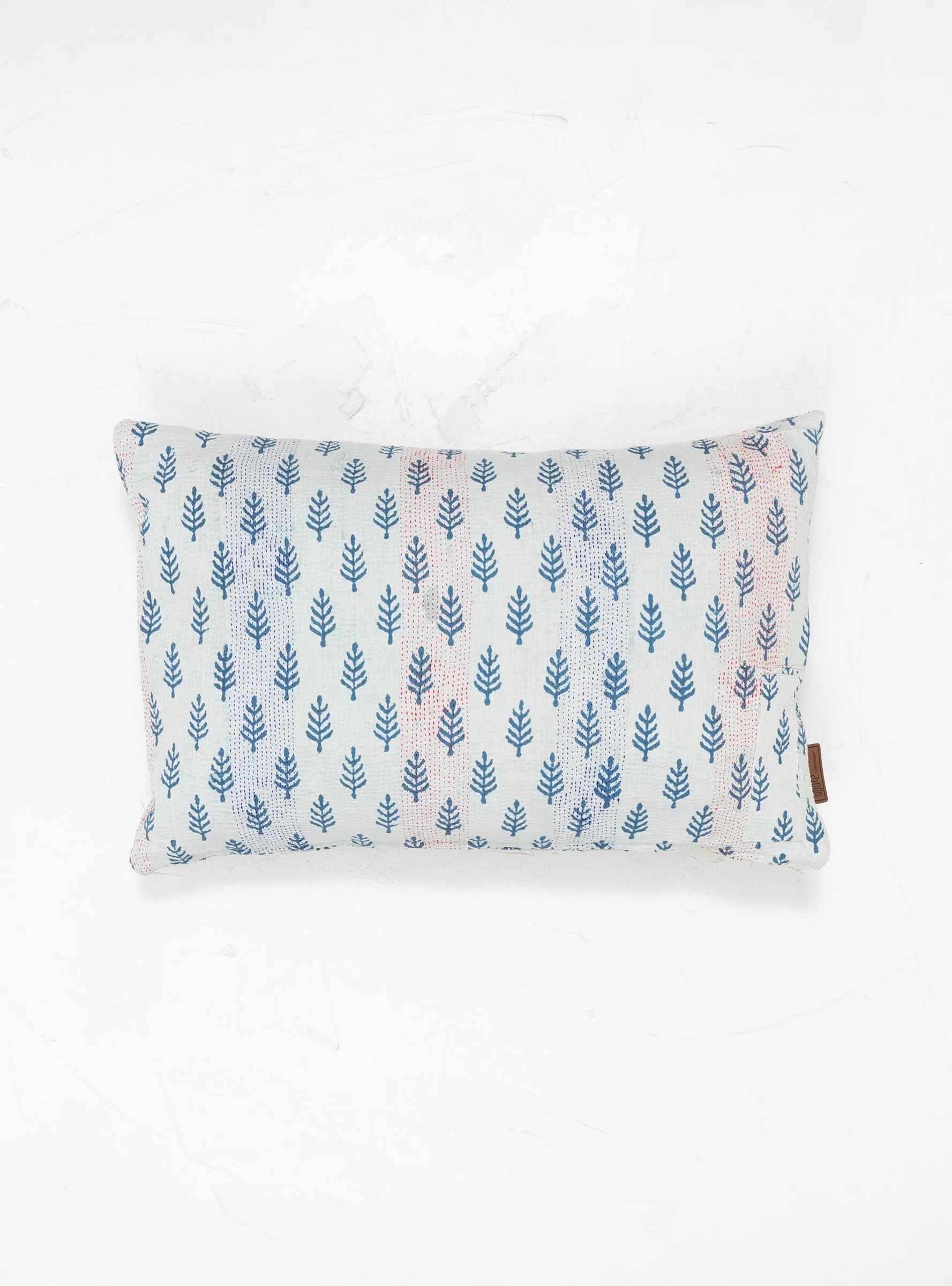 Vintage Pearl Lagoon Cushion R